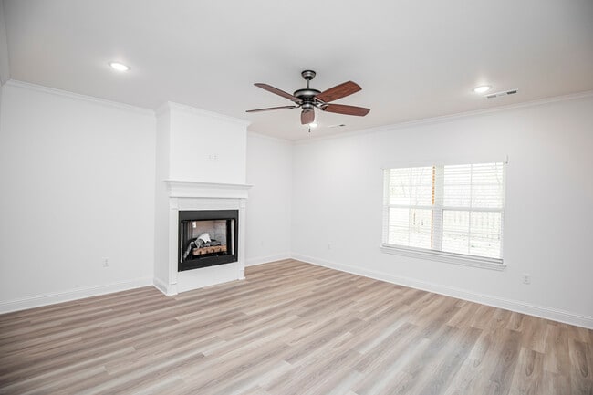 Building Photo - 4307 SW Bison St