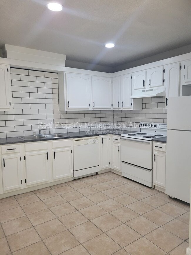 Building Photo - 101 E Broadway St