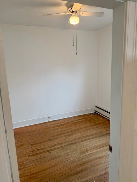 Building Photo - 119 Airlie St