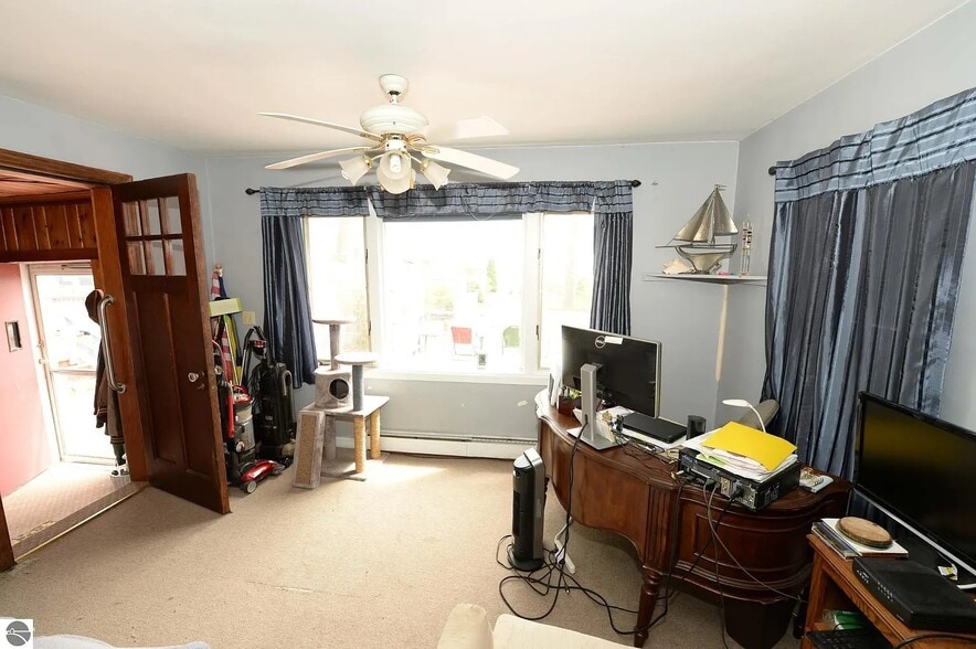 Building Photo - 5883 Lake Ln Dr