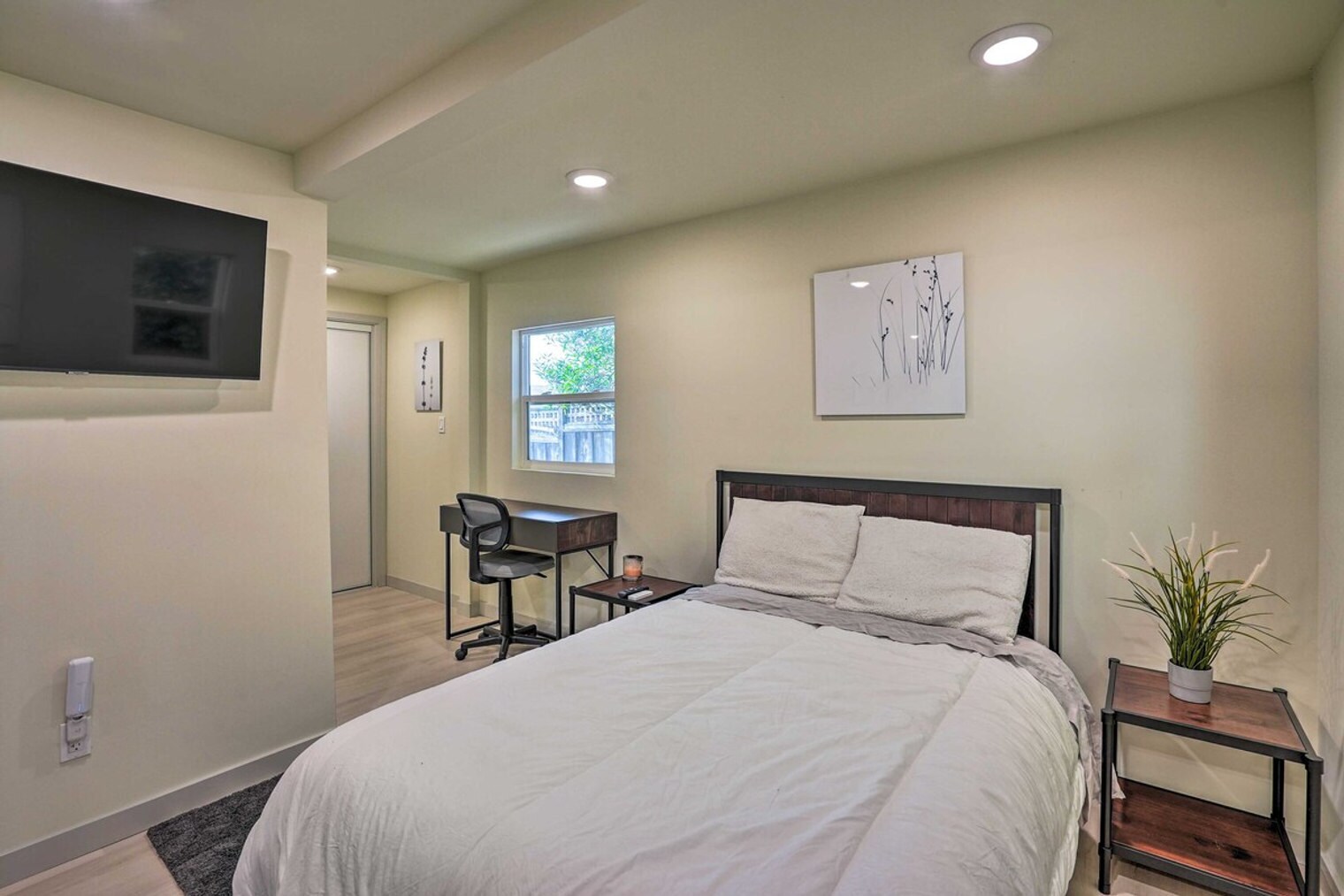 Building Photo - 2715 MacArthur Blvd