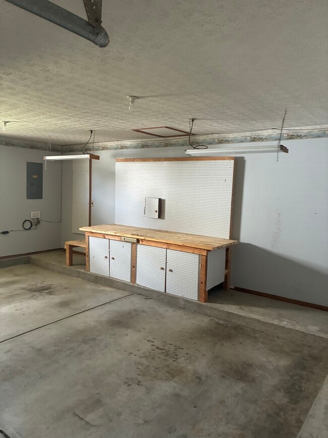 Building Photo - 995 Wren Ct