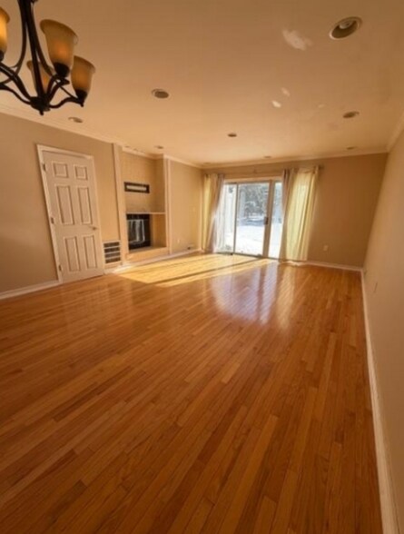 Building Photo - 3705 Pinhorn Dr