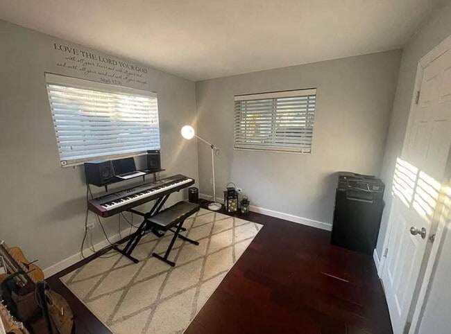 Building Photo - 6500 SW 4th St