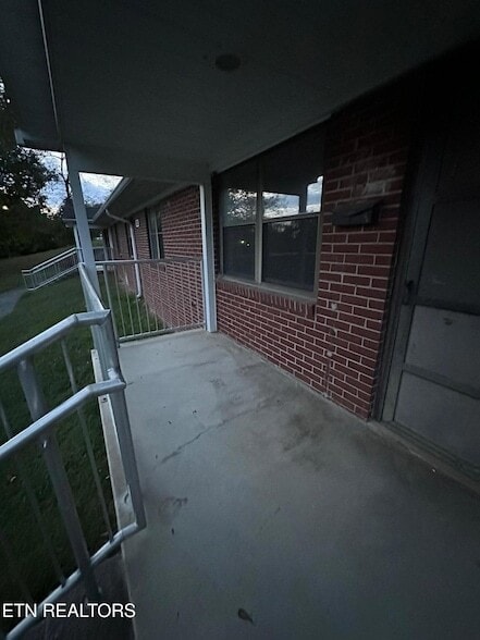 Building Photo - 706 Jay St