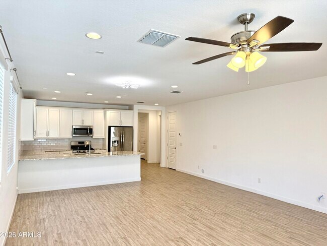 Building Photo - 1533 W Carmen St