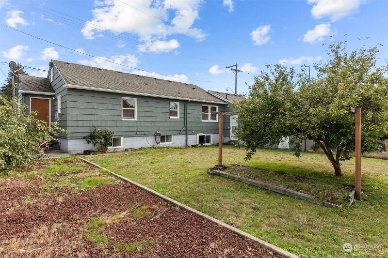 Building Photo - 2504 Bridgeport Way W