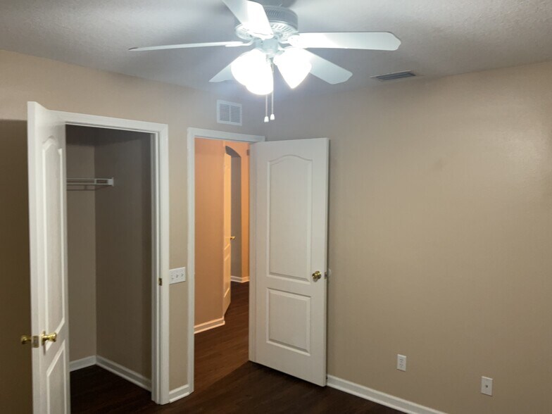 Building Photo - 2030 Samantha Ln