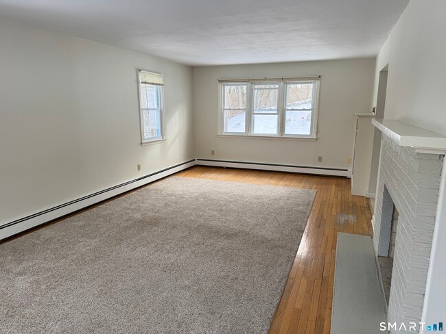 Building Photo - 10 Milton Rd