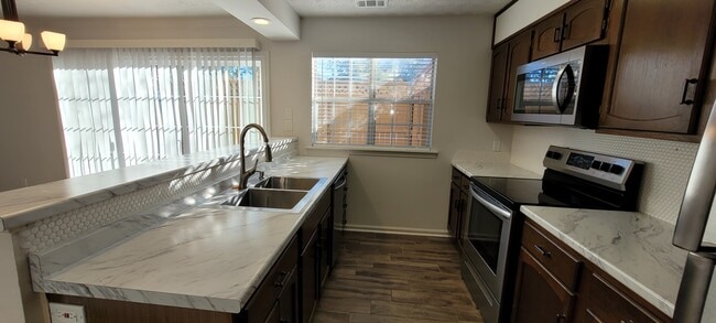 Building Photo - 5577 Clover Rise Ln