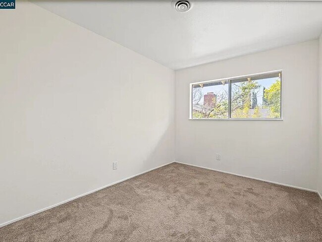 Building Photo - 142 Blue Ridge Dr