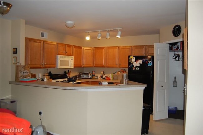 Building Photo - 9924 E Berry Dr