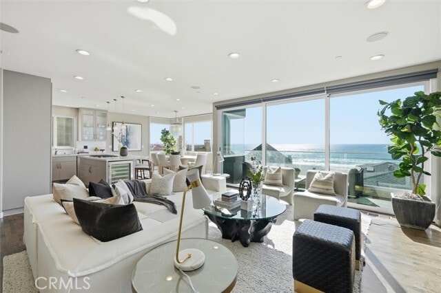 Building Photo - 2406 Ocean Dr