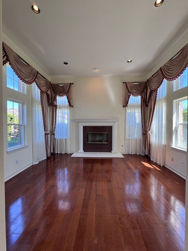 Building Photo - Stunning Home with Panoramic Views in Port...