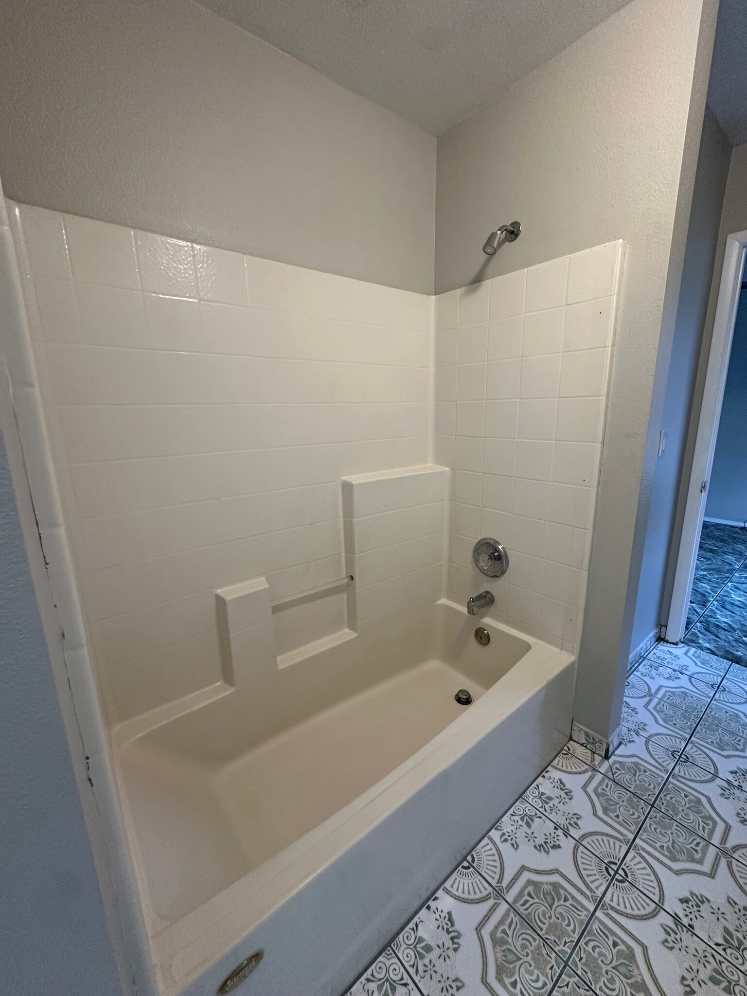 Building Photo - 4160 Country Garden Ave