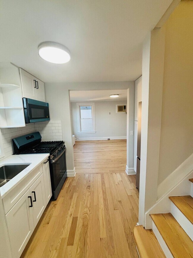 Building Photo - 45 Glen Head Rd