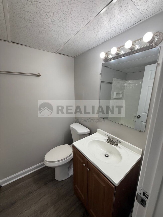 Building Photo - 2082 Fairmont Ct