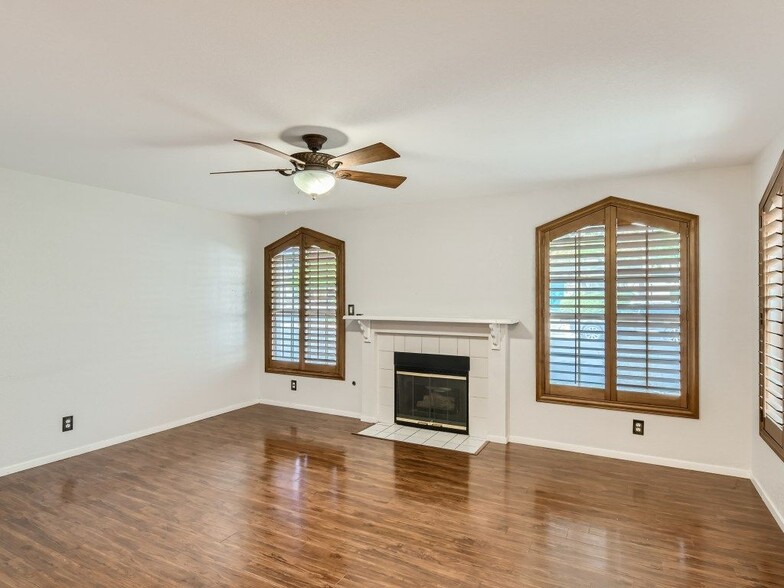 Building Photo - 1044 Grammy Dr