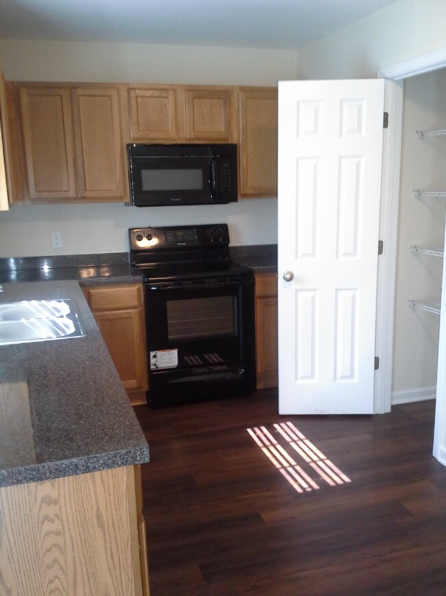 Building Photo - 21 Miller Park Cir