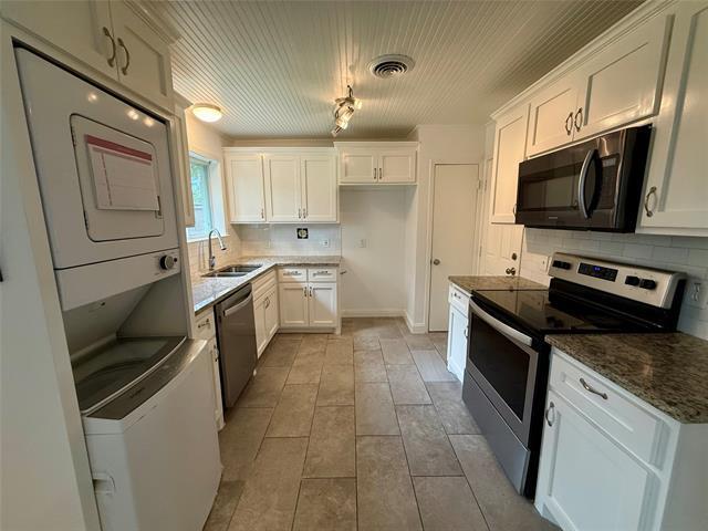 Building Photo - 2714 Maple Dr