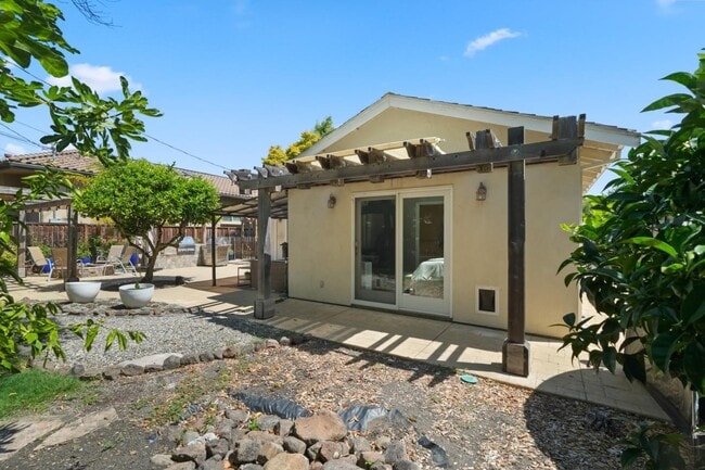 Building Photo - 3172 Morris Dr