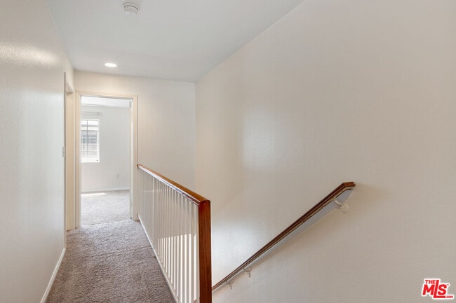 Building Photo - 13030 Moorpark St