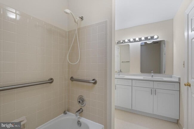 Building Photo - 13620 Canal Vista Ct