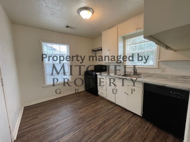 Building Photo - Welcome to 4107 Cline! Cute 2 bedroom 1 ba...