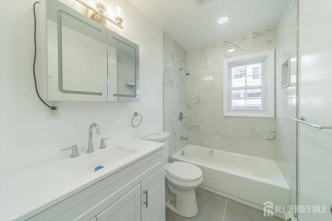 Building Photo - 54 Bergen St