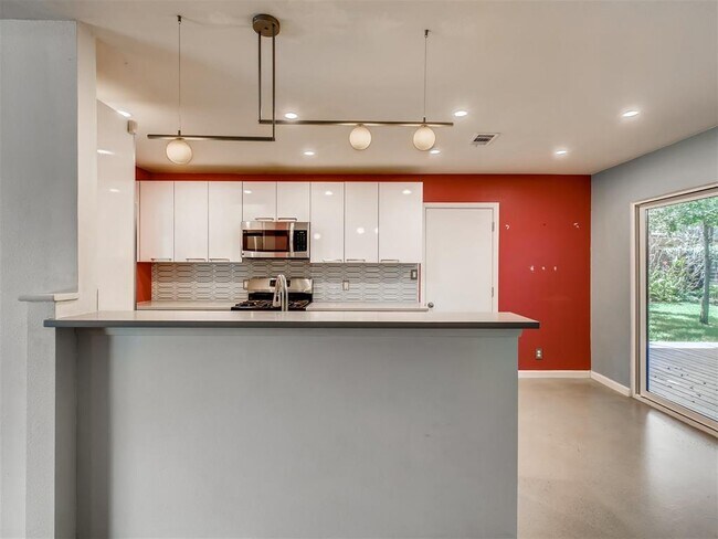 Building Photo - 2500 Candlewood Ct