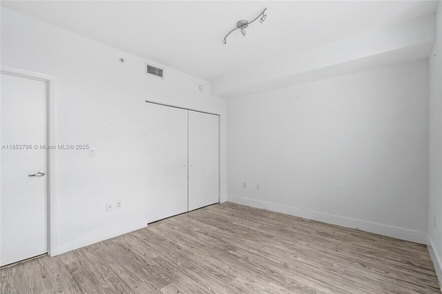 Building Photo - 90 SW 3rd St