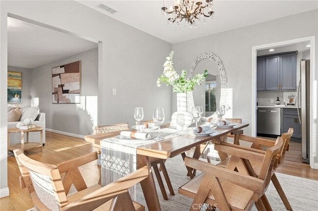 Building Photo - 1505 N Rosewood Ave