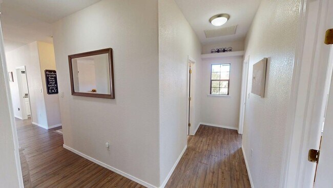 Building Photo - 3-Bedroom/2.5-Bathroom in Alamogordo, NM