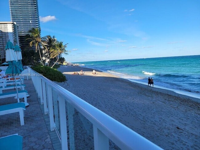 Building Photo - 3140 S Ocean Dr