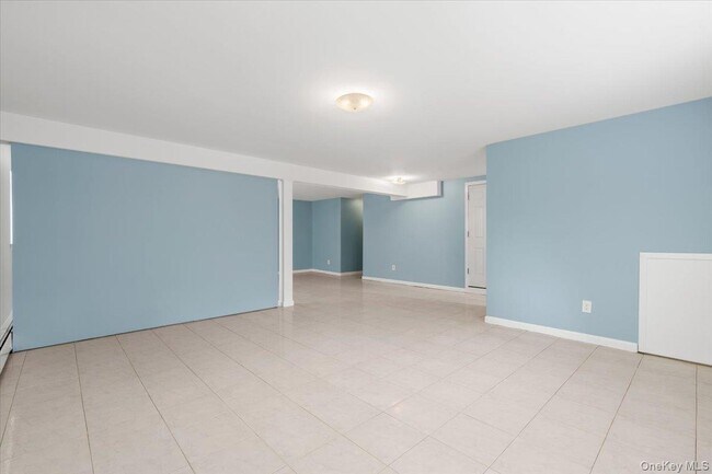 Building Photo - 649 White Plains Rd