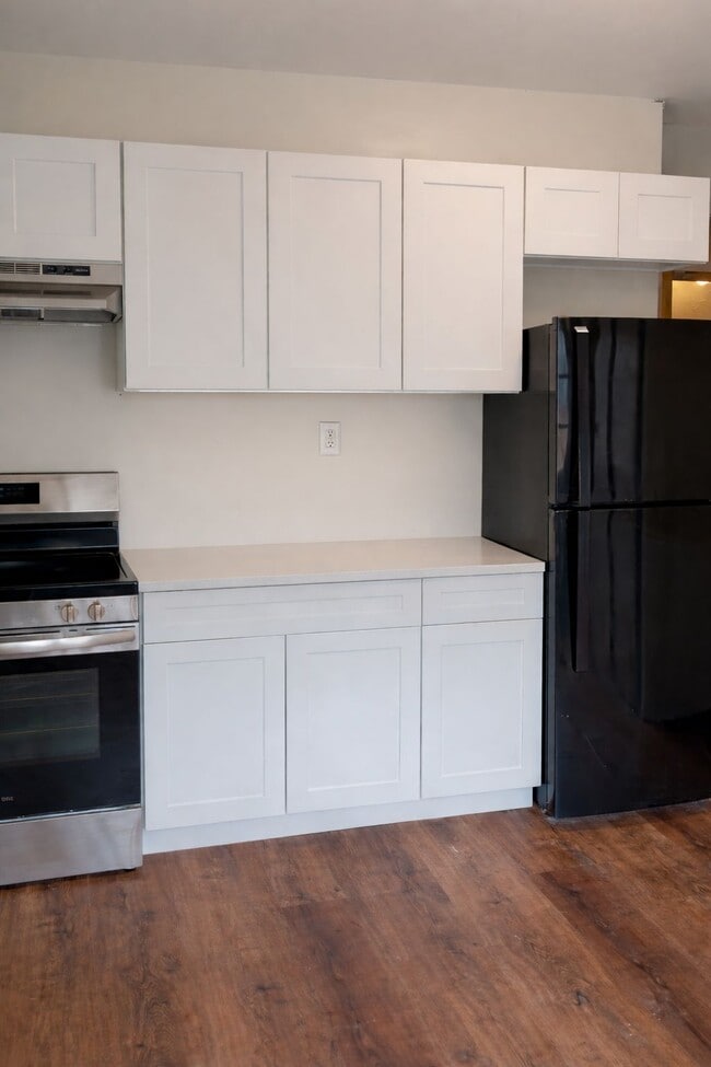 Building Photo - 748 S Hall St