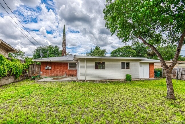 Building Photo - 211 Green Meadow Blvd