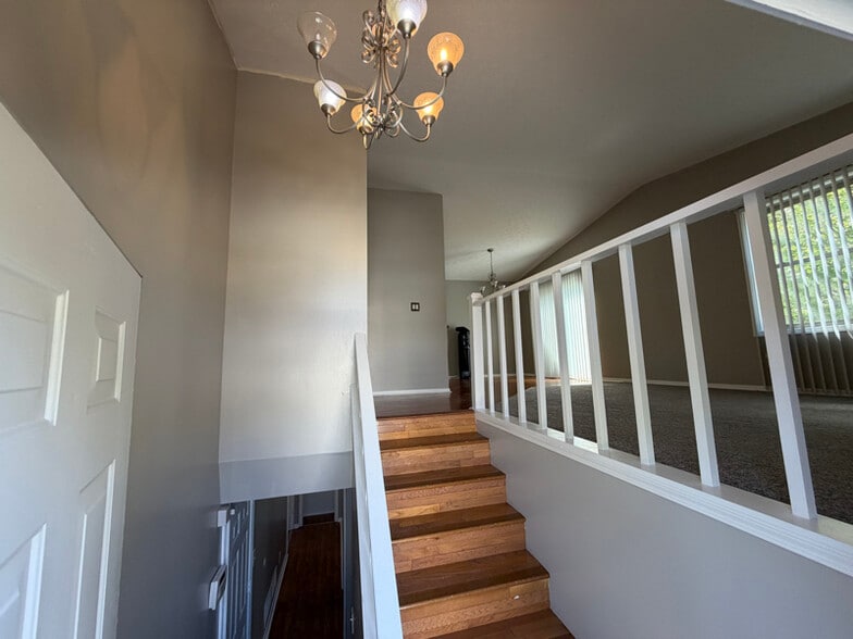 Building Photo - 9165 Cinnebar Dr