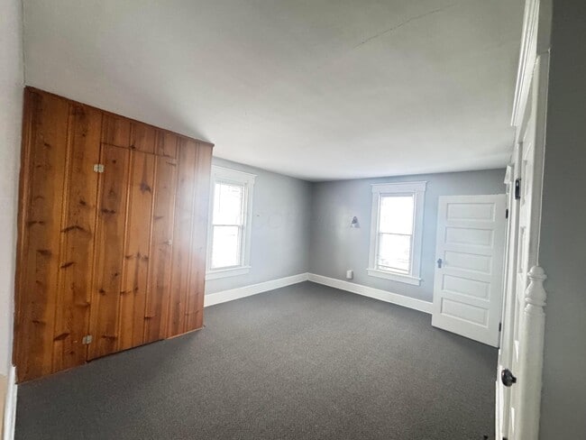 Building Photo - 617 E Main St