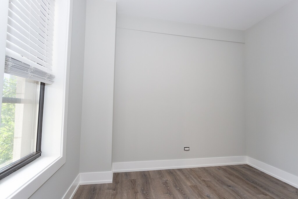 Building Photo - 508 W Belmont