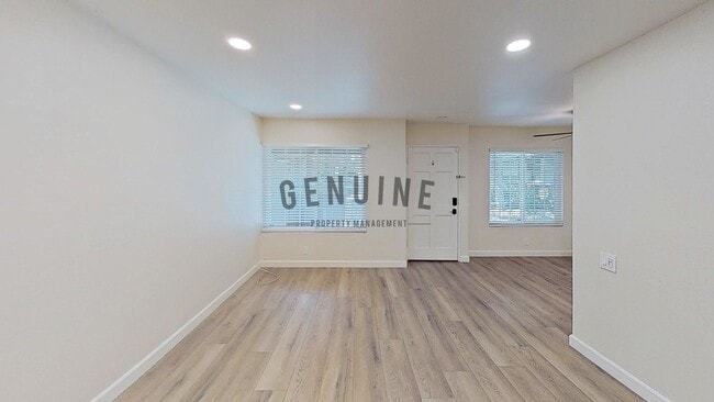 Building Photo - 3 Bedroom Beautifully Upgraded Home in Ana...