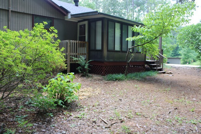 Building Photo - 113 Lake Dr
