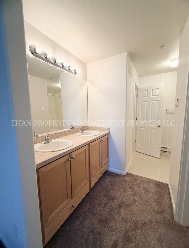 Building Photo - Charming 2-Bed, 2-Bath Townhouse in Tigard - Perfect Blend of Comfort and Convenience!