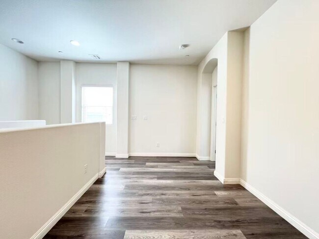 Building Photo - Modern two-story single-family home