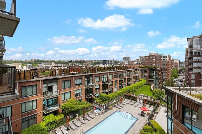 Building Photo - 1100 Maxwell Ln