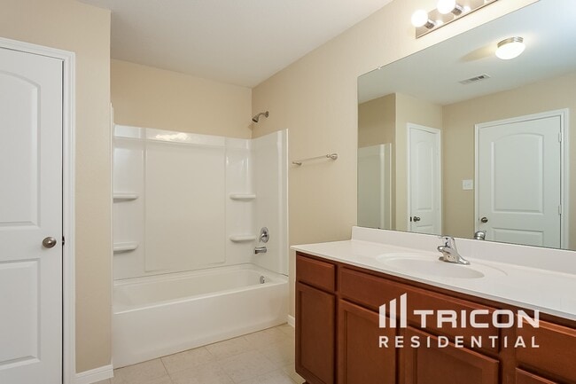 Building Photo - 425 Palomino Stand Dr