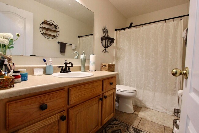 Building Photo - 624 Territory Ln