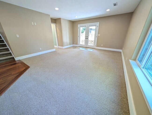 Building Photo - 4 Bed/2.5 Bath Multnomah Village Stunner w...