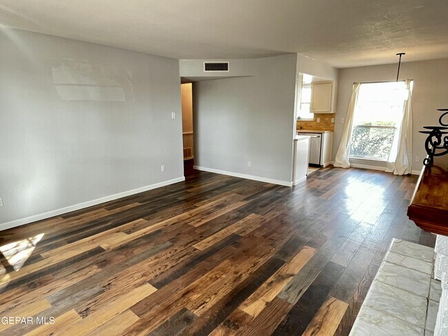 Building Photo - 6700 Escondido Dr