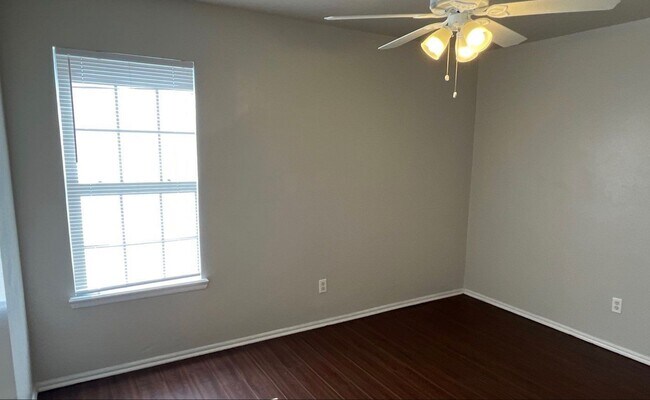 Building Photo - Remodeled 4 bedroom, 2 bath - Moore Schools